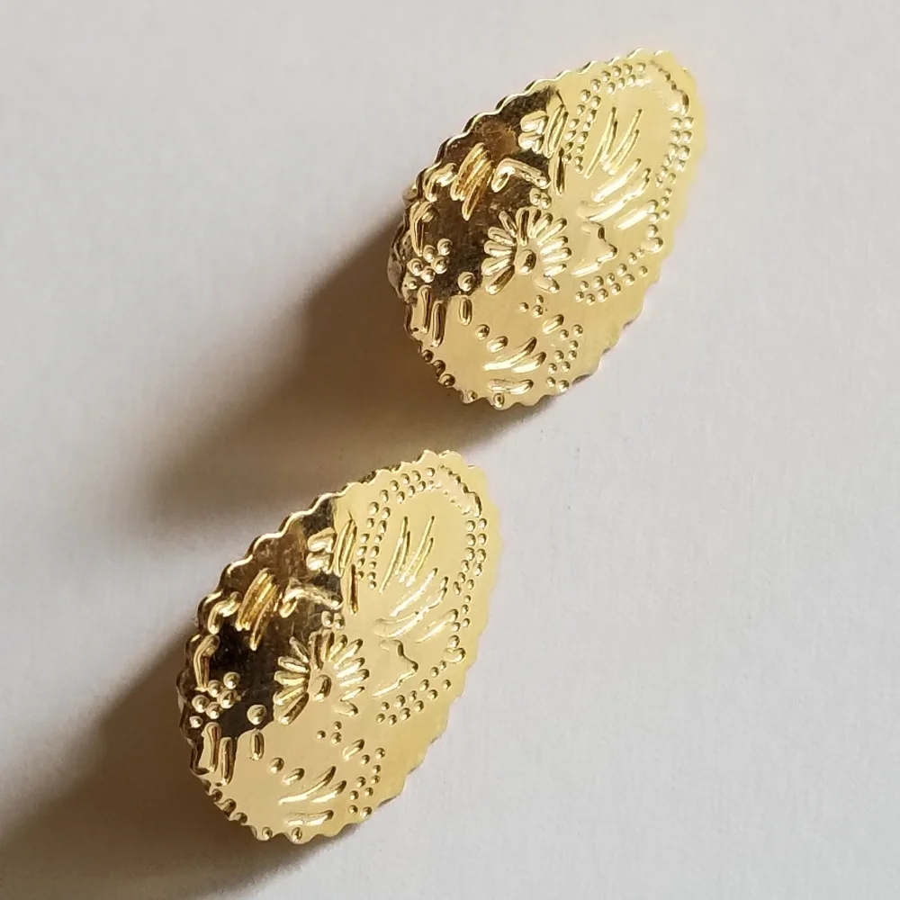 Vintage earrings clip on gold tone etched teardrop design boho dainty